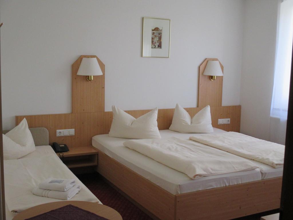 Hotel & Gaestehaus Krone غايسلفيند الغرفة الصورة
