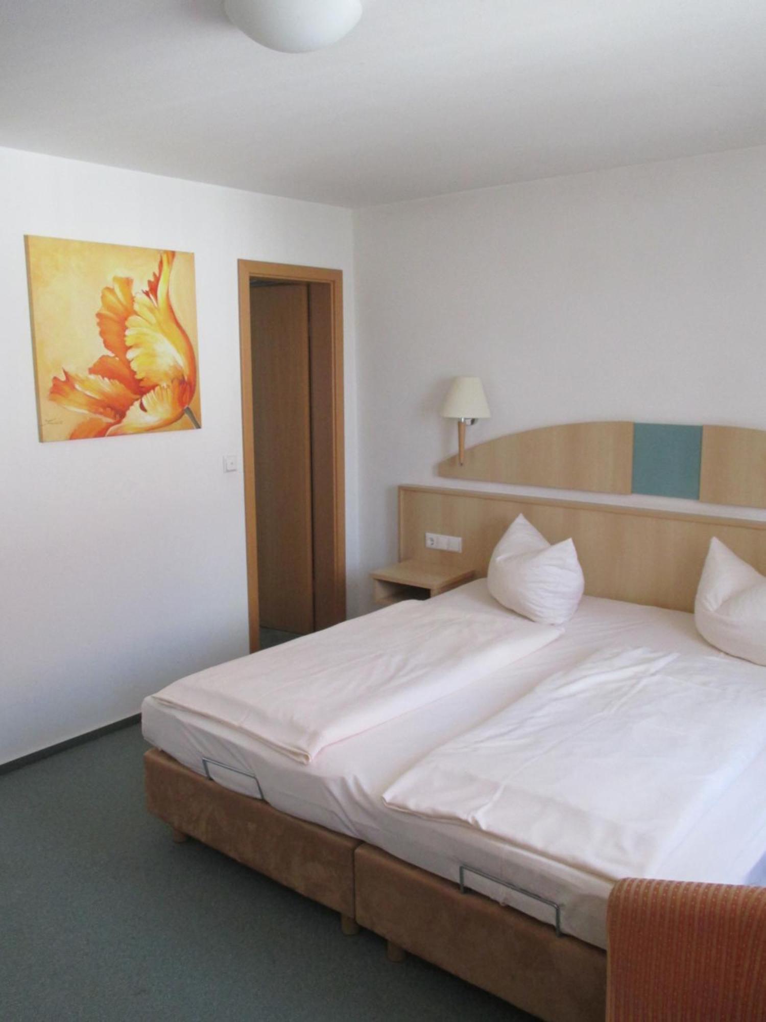 Hotel & Gaestehaus Krone غايسلفيند الغرفة الصورة